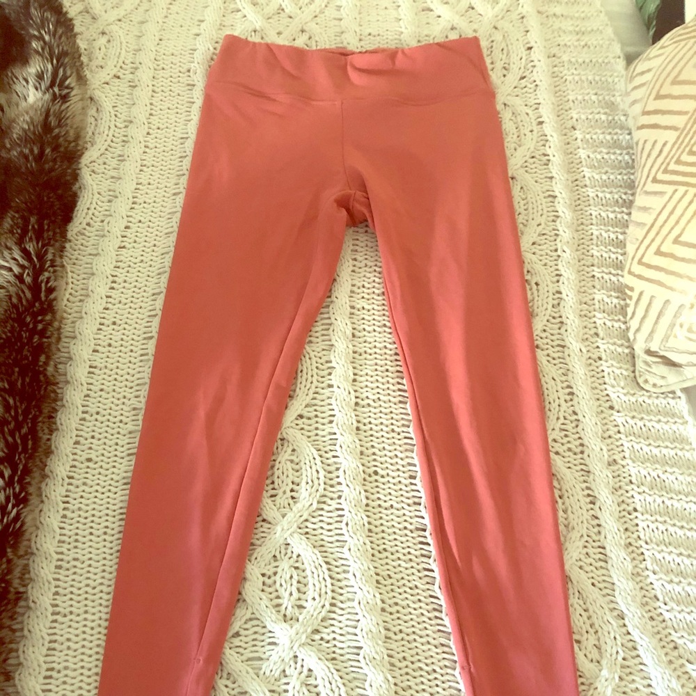 Stretchy and opaque pink long leggings.